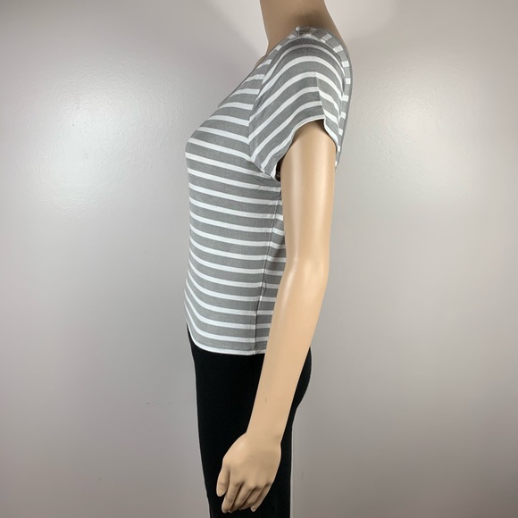 GUESS Large Gray White Striped Scoop Neck Crop Top - Picture 2 of 6